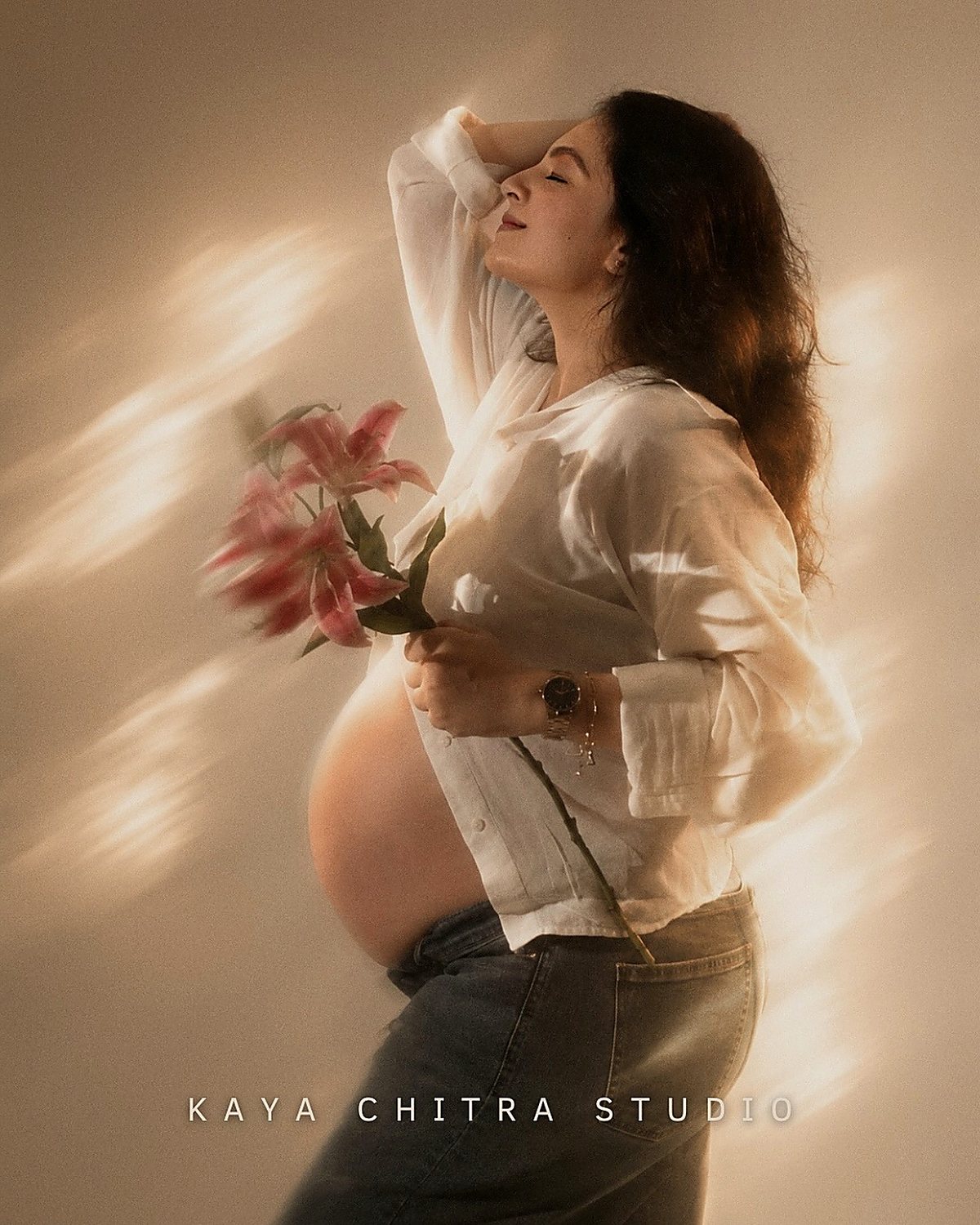 Maternity portrait in motion, Kaya Chitra Studio
